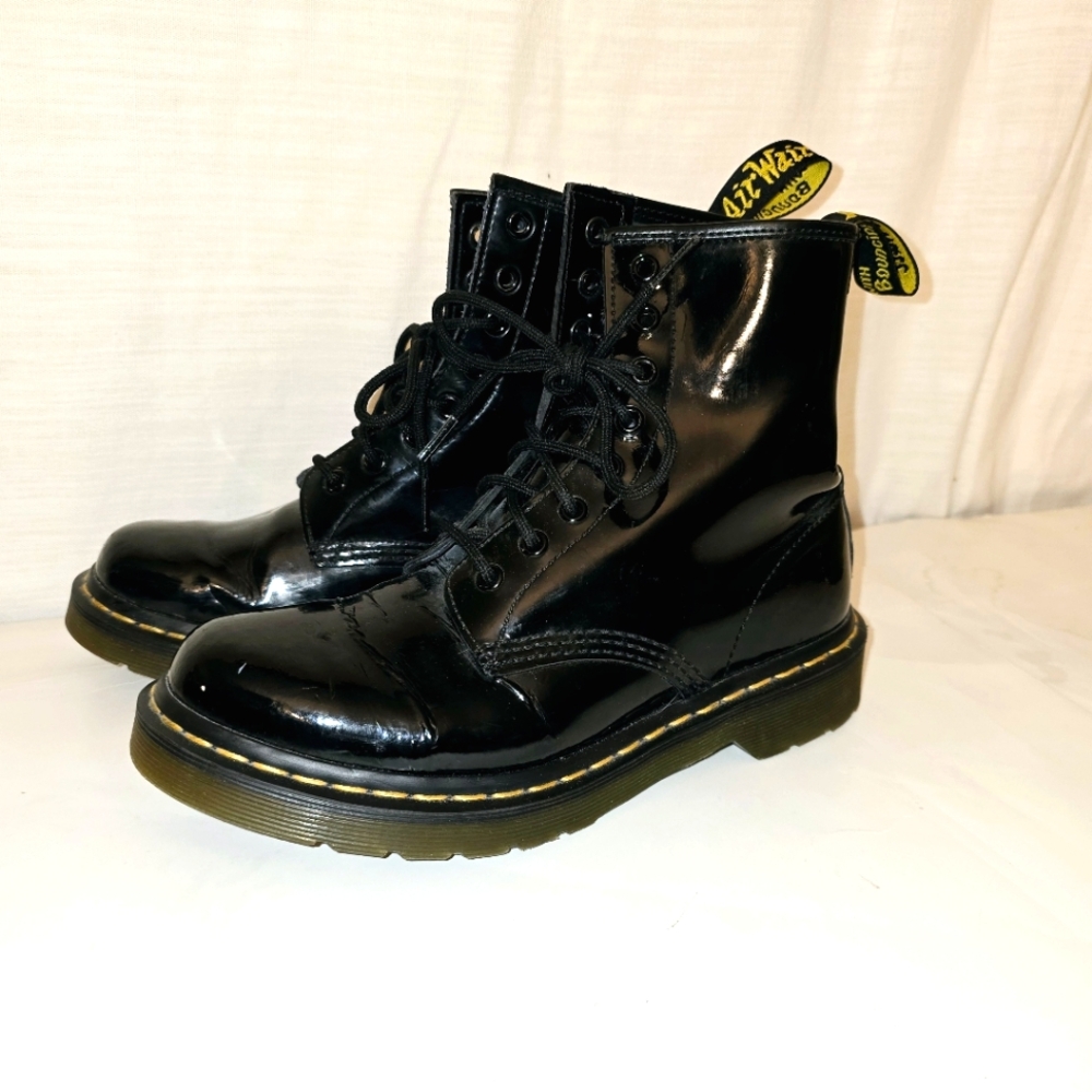 Dr. Martens 1460 Smooth Leather Lace Up Boots in Black Women's 8